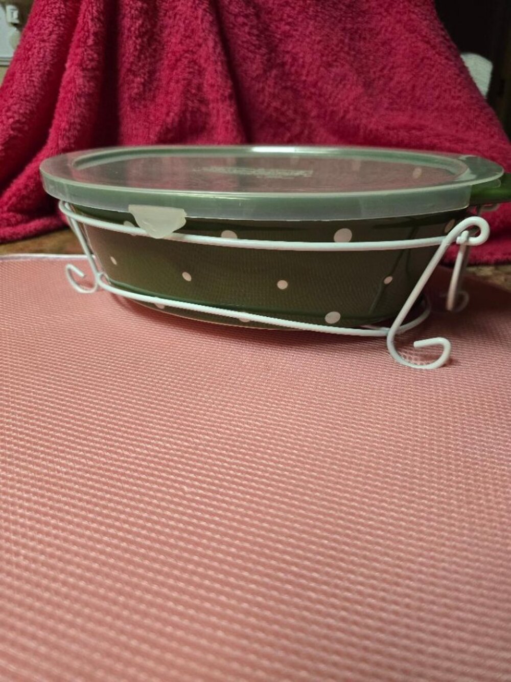 Temp-tations 2.5qt Polka Dot Baking Dish w/ Rack, Lid & Trivet